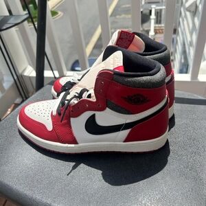 Air Jordan 1 Retro High OG 'Chicago Lost & Found